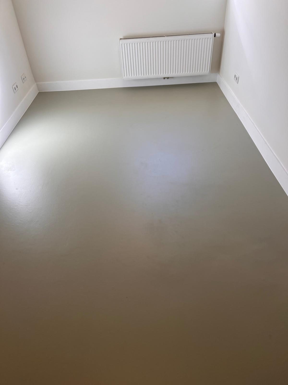 Strak gestucte en geverfde ruimte