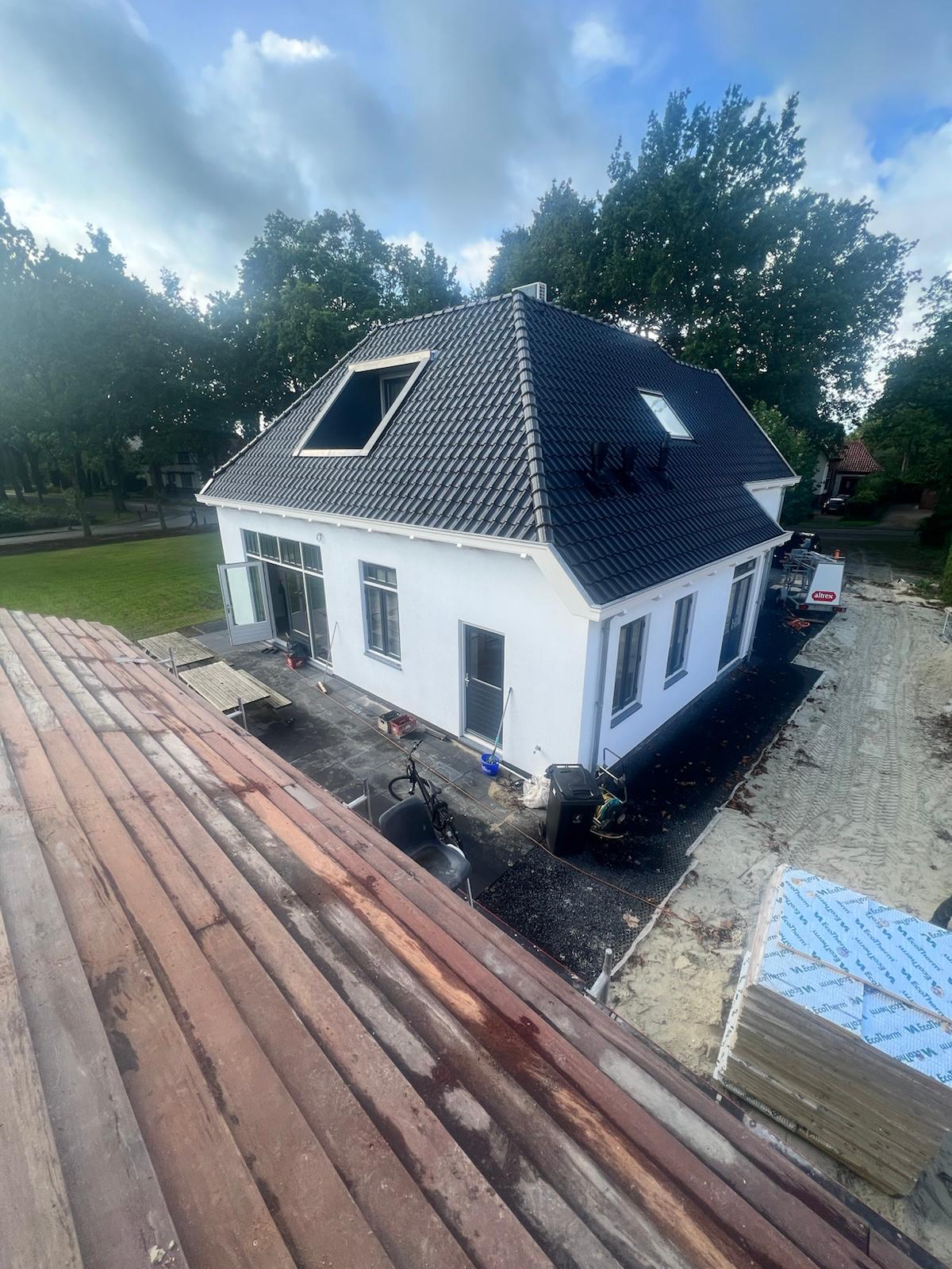 Dakrenovatie met nieuwe pannen