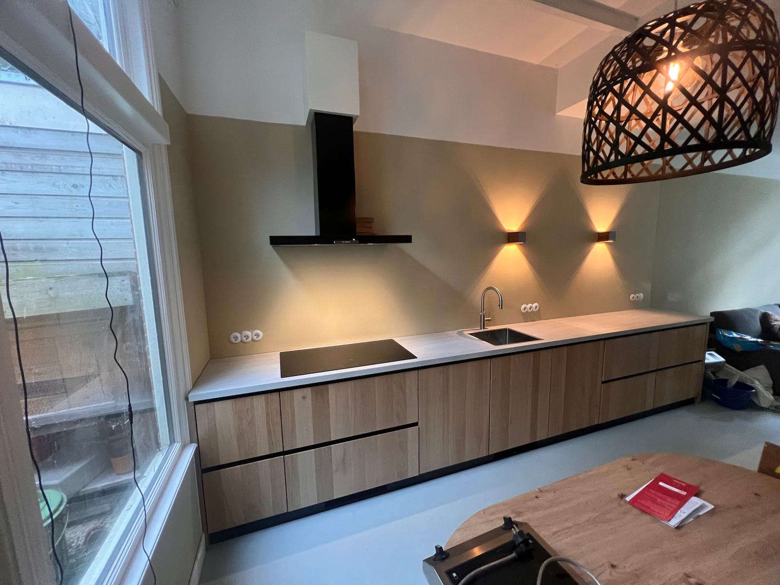 Keuken met houten fronten